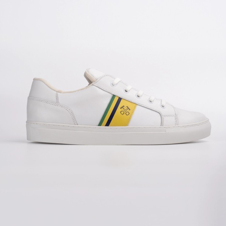 Vista lateral de las zapatillas Beco para hombre en piel blanca con suela de caucho natural