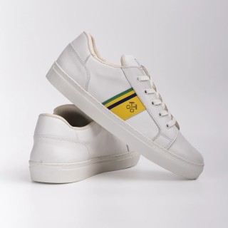 Par de zapatillas Beco blancas montadas cruzadas mostrando talón y lateral