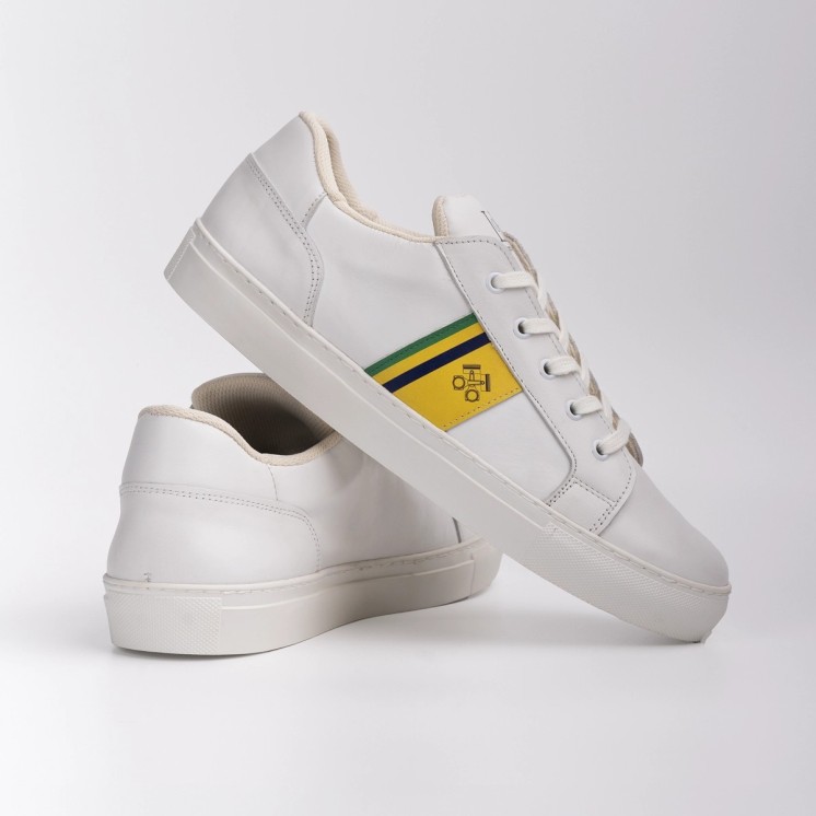 Par de zapatillas Beco blancas montadas cruzadas mostrando talón y lateral