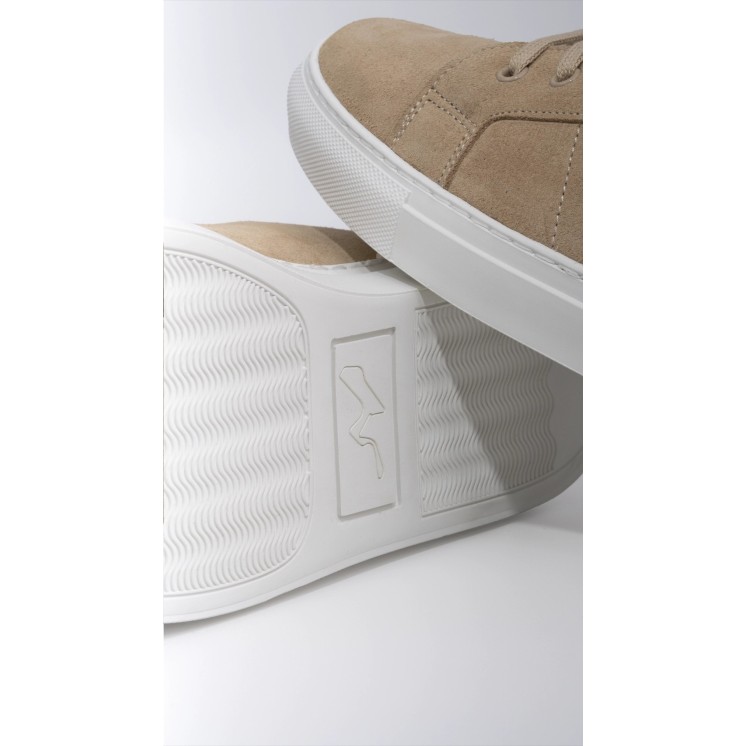 Detalle de la suela de las zapatillas Kyalami de serraje beige para hombre