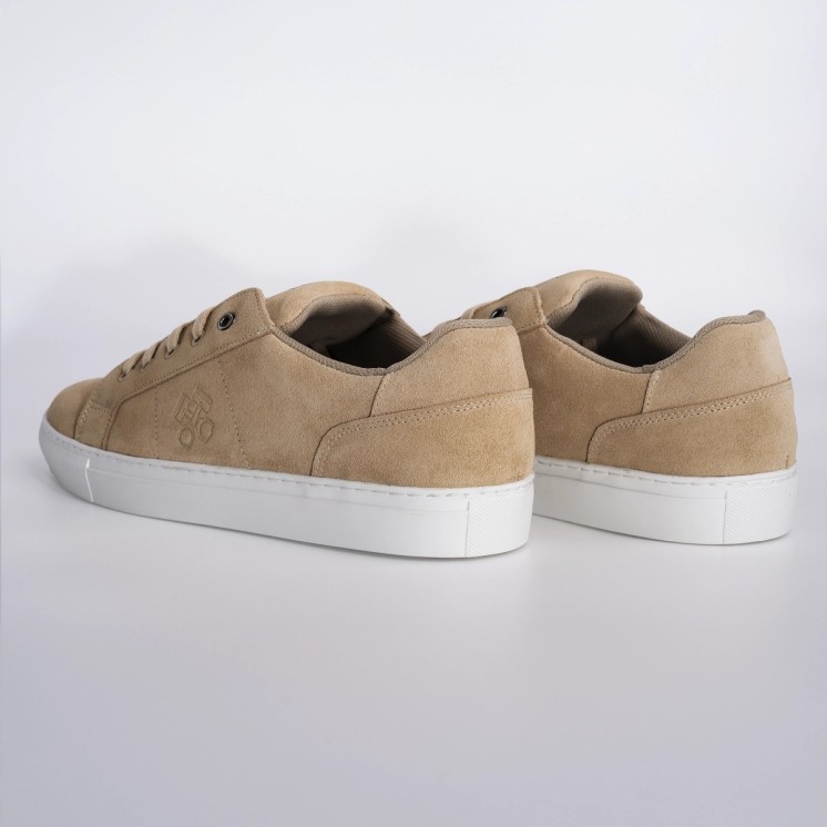 Zapatillas Kyalami de serraje beige para hombre detalle del talón